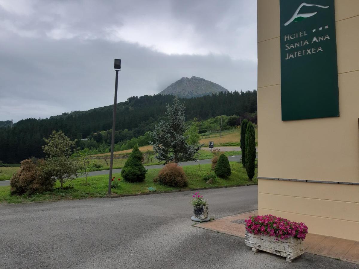Hotel Santa Ana Arrasate/Mondragon Buitenkant foto