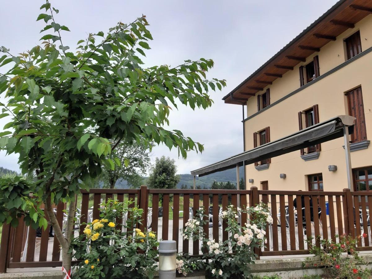Hotel Santa Ana Arrasate/Mondragon Buitenkant foto